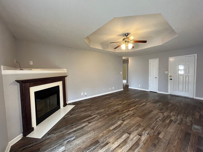 Building Photo - Super Cute Ranch Home with Easy Access to I24