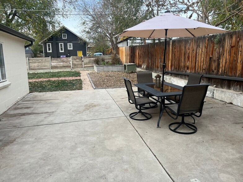 Building Photo - 251 S Quitman St