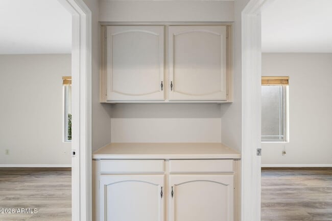 Building Photo - 8841 E Meadow Hill Dr