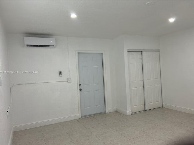 Building Photo - 2806 SW 35th Ave