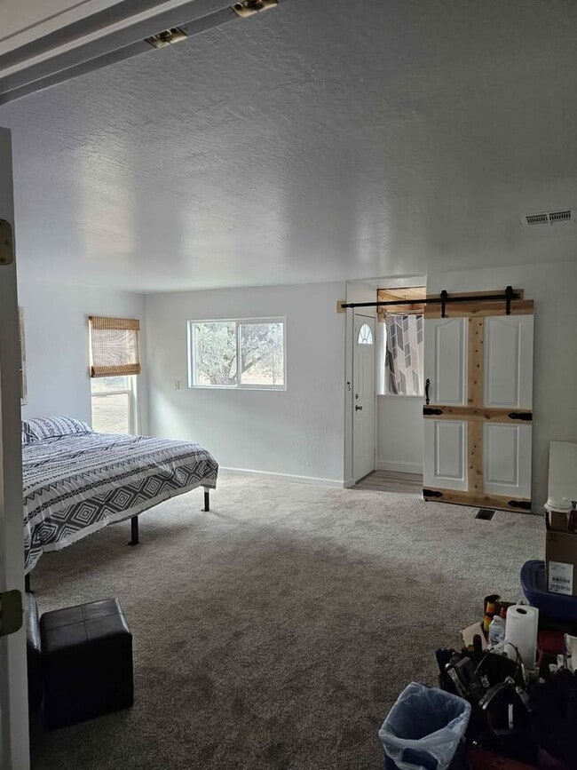 Building Photo - 1425 Sandstone Dr