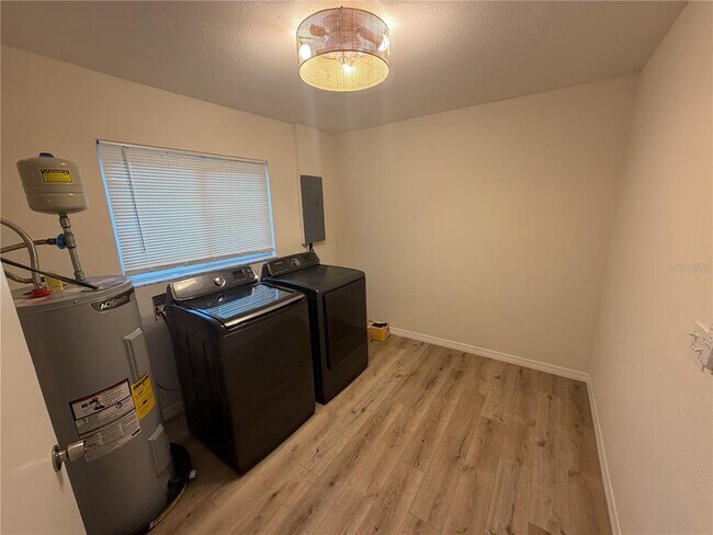 Building Photo - 1595 Adrian St