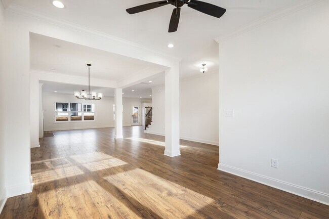 Building Photo - Maryville 37803 - 4 bedroom 3.5 bath - cal...