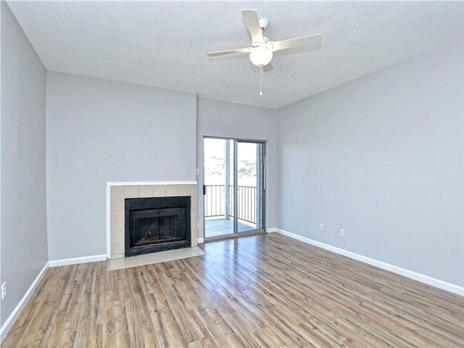 Building Photo - Beautiful 1 Bedroom, 1 Bath Condo Near The...