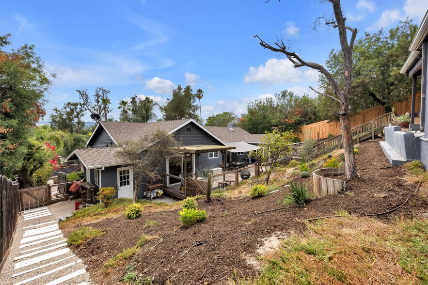 Building Photo - 19419 Oxnard St