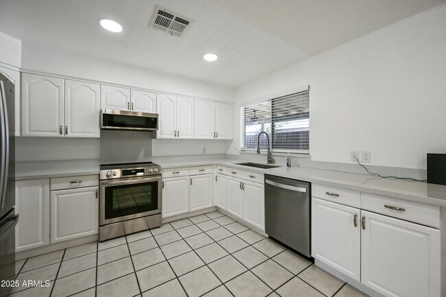 Building Photo - 5833 W John Cabot Rd