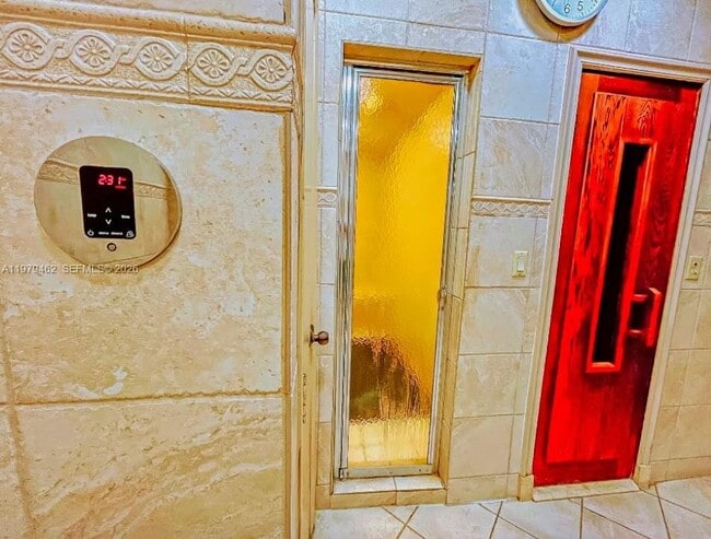 Building Photo - 2030 S Ocean Dr