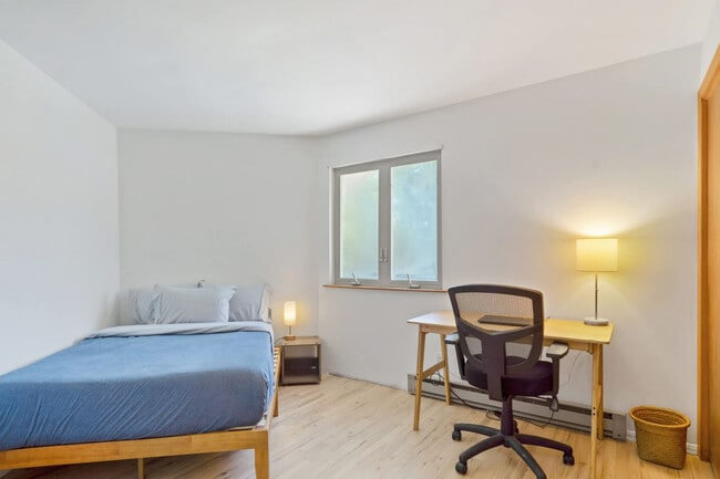 Building Photo - 155 Sound Ave