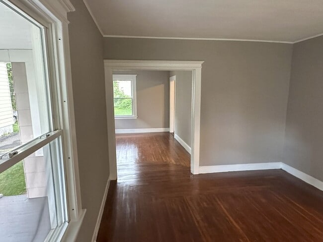 Building Photo - Fully Remodeled 3 Bedroom Single Family Home