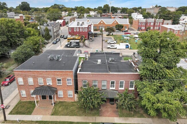 Building Photo - 1834 Parkwood Ave
