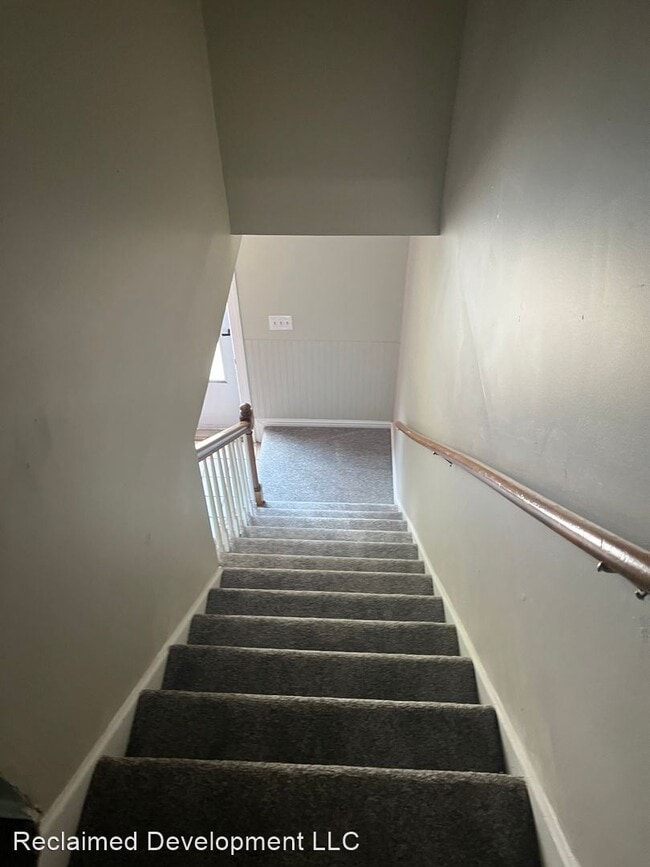Building Photo - 2 br, 1.5 bath House - 408 Bainbridge Cour...