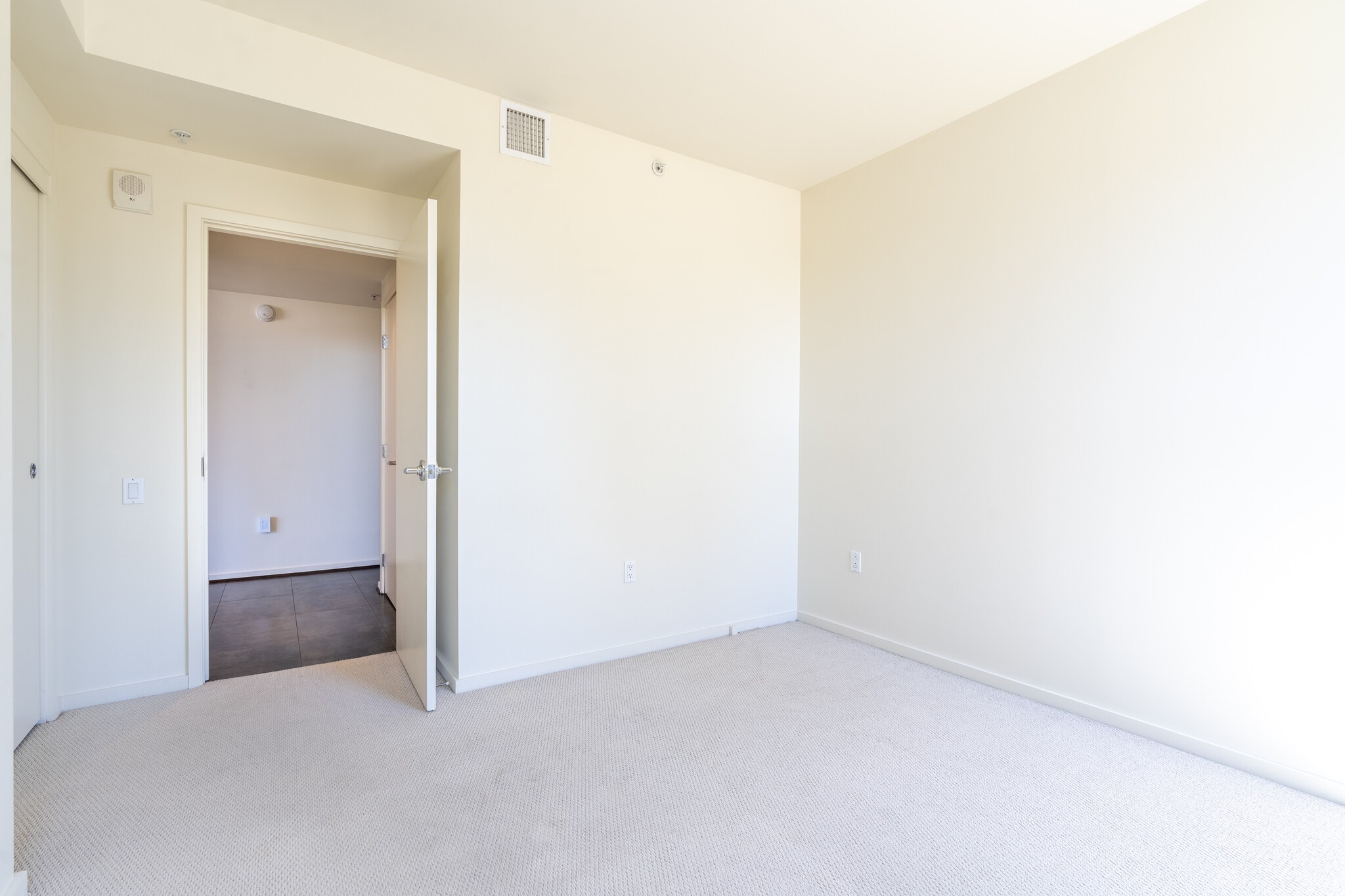 Building Photo - 321 10th Ave