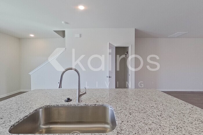 Building Photo - 2083 Banyan Cir