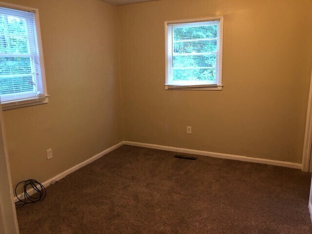 Building Photo - Great ranch home with lots of land!!!