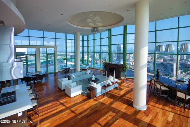 Building Photo - 1431 Riverplace Blvd