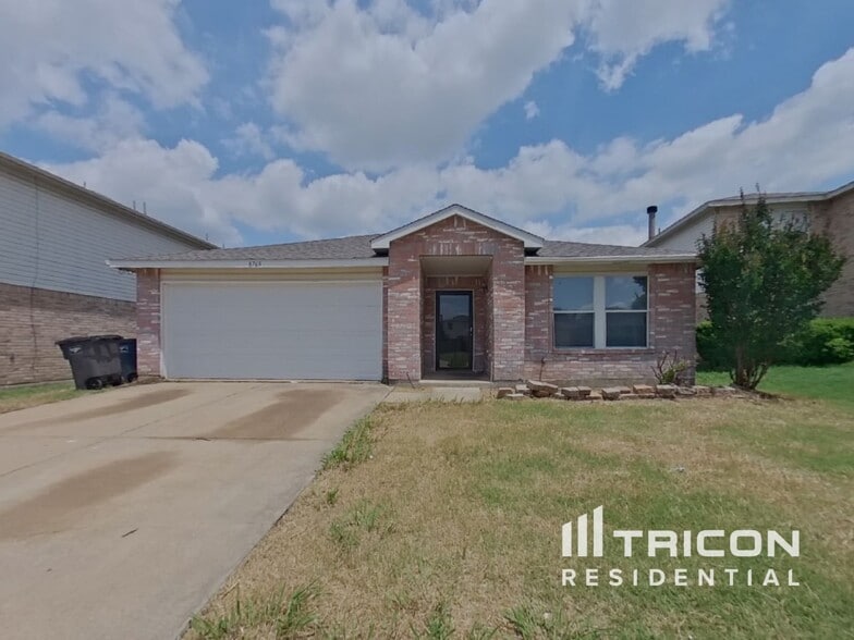 Primary Photo - 8769 Garden Springs Dr