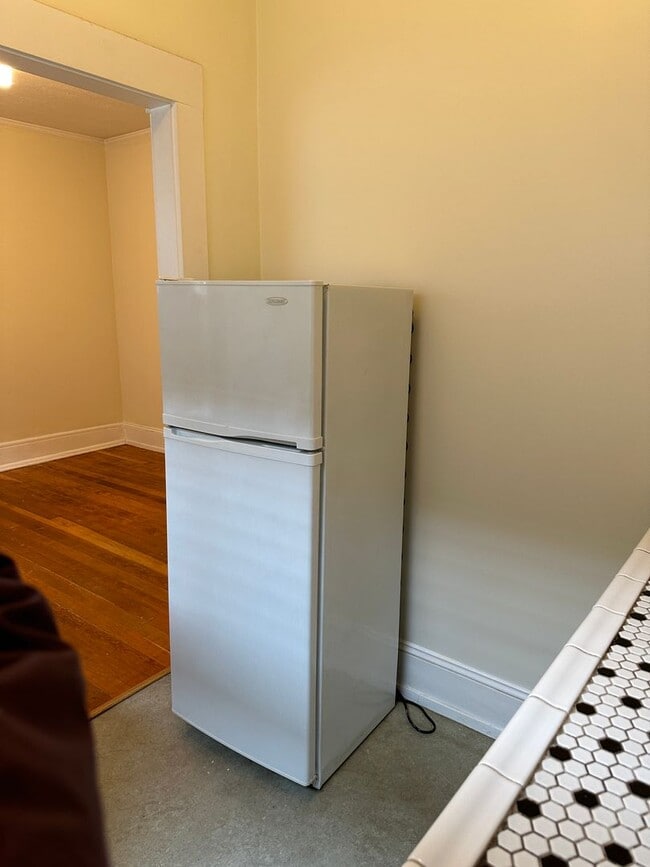 Building Photo - City of Portland Condo Studio, Great Location!