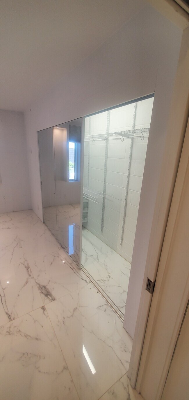 Building Photo - 705 E Balboa Blvd