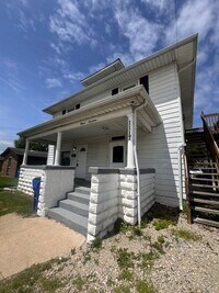 Building Photo - 1117 N B St.