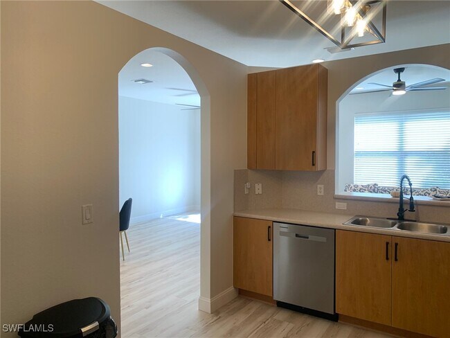 Building Photo - 15780 Portofino Springs Blvd