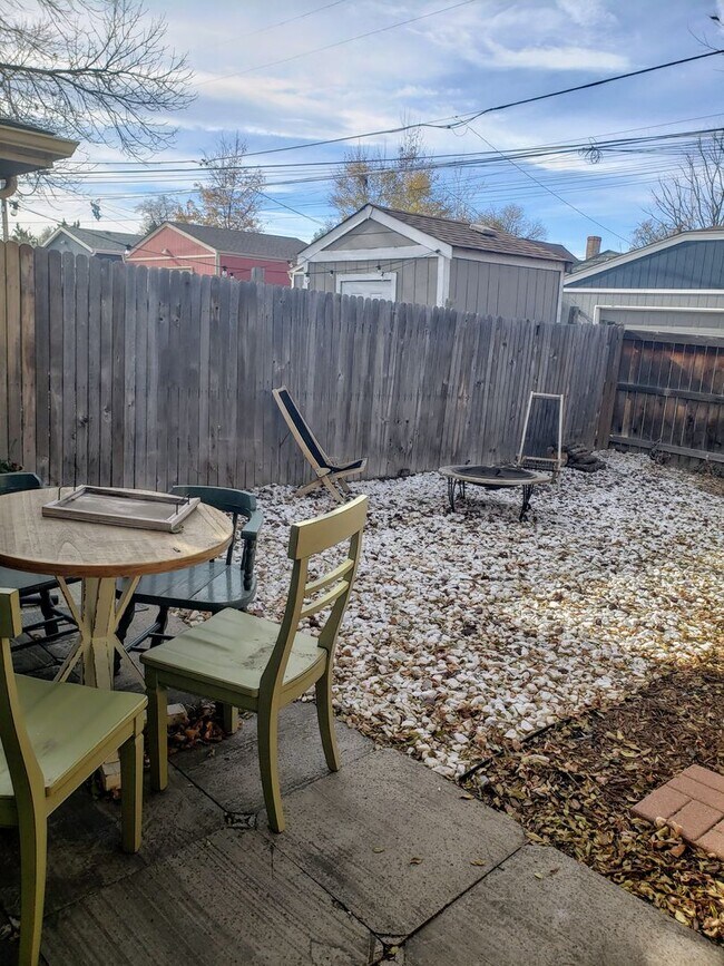 Building Photo - Stylishly Updated 2BR Townhome Near City Park Denver