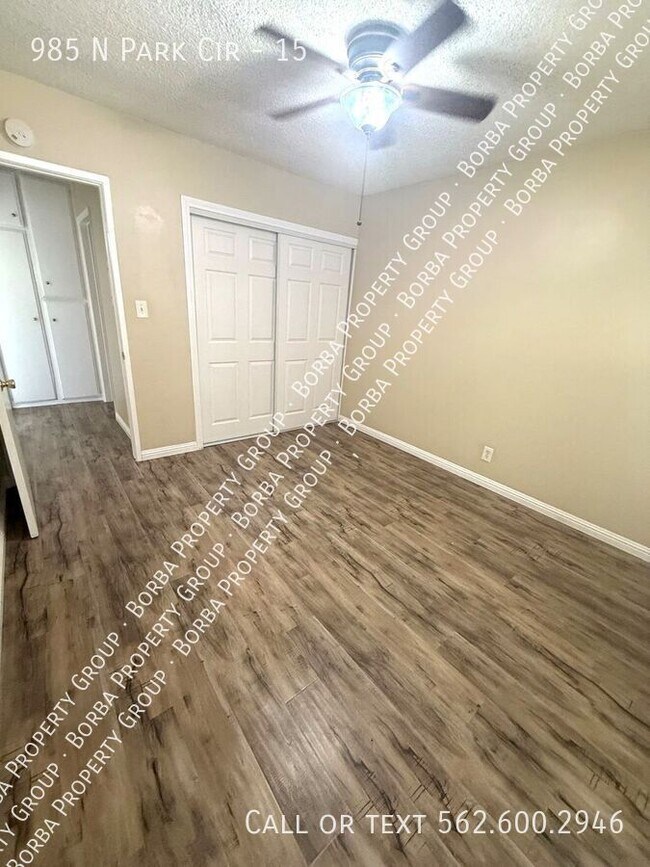 Building Photo - 985 N Pk Cir
