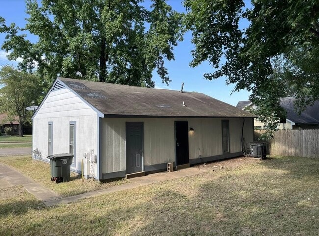 Building Photo - 3273 Ridgemont Ave