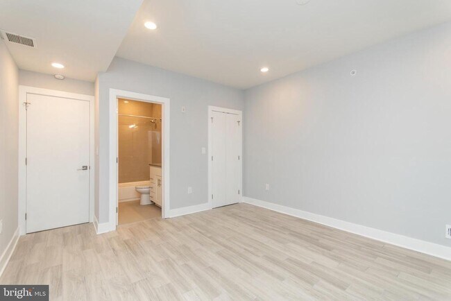 Building Photo - 812 N Uber St