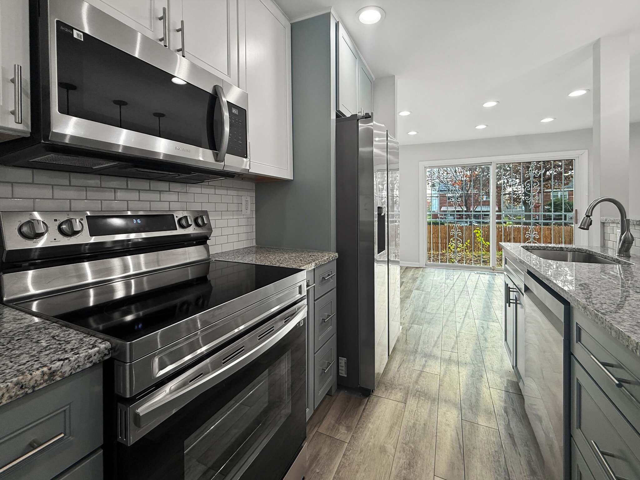 Kitchen - 1344 Barnaby Ter SE