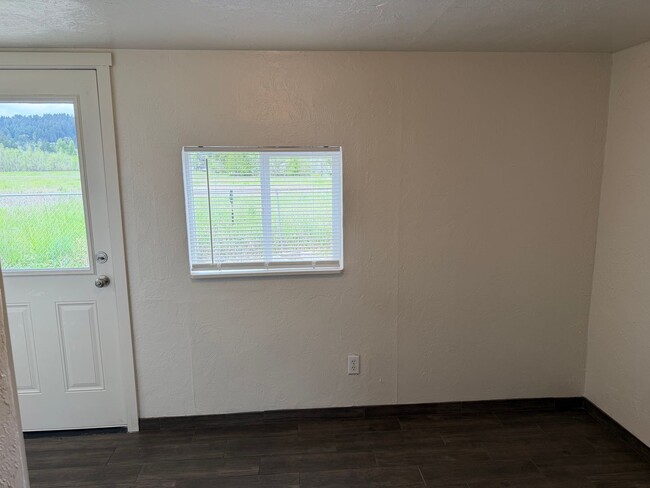 Building Photo - Updated 1 bedroom 1 bathroom ADU!