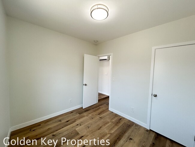 Building Photo - Welcome to your beautifully renovated single level attached home in the heart of Oceanside!