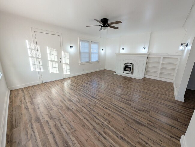 Building Photo - Drexel/NW 14th Tri-Plex