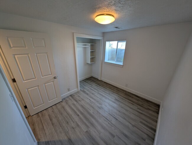 Building Photo - 5206 Hunter Dr