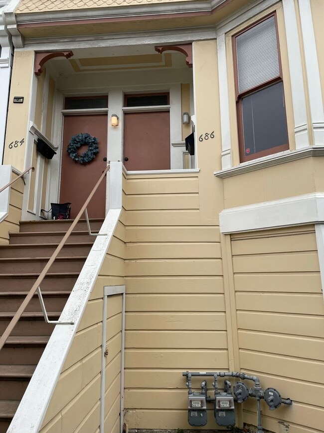 Building Photo - Charming Inner Richmond Gem: Spacious 1BR w/ Laundry On-Site, and Parking Included!