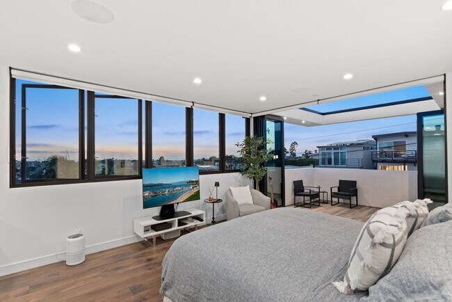 Building Photo - Recently Built, Fully Furnished, Custom Home w/ Amazing Indoor/Outdoor Living Space, Perched Abov...