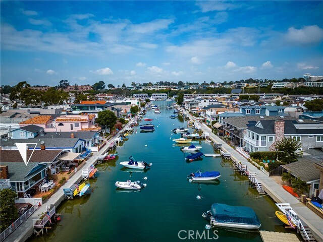 Building Photo - 211 Grand Canal