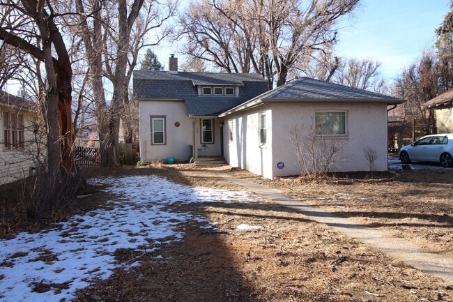 Building Photo - Adorable 3bdrm Downtown Bungalow.   Move in special----half off the first 2 months!!!!