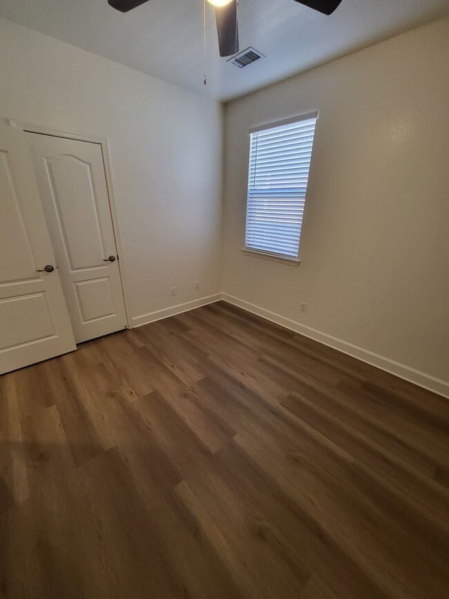 Building Photo - 1147 Lahontan Dr