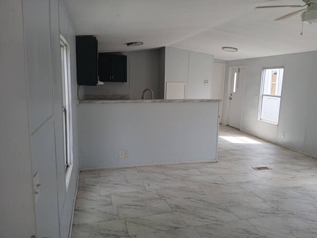Building Photo - 542 E Highland Blvd