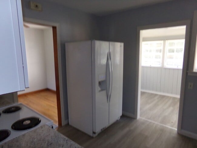 Building Photo - Charming Three Bedroom Home- Newly remodled Kitchen