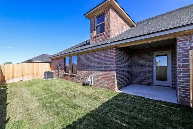 Building Photo - 7612 Woodford Ave