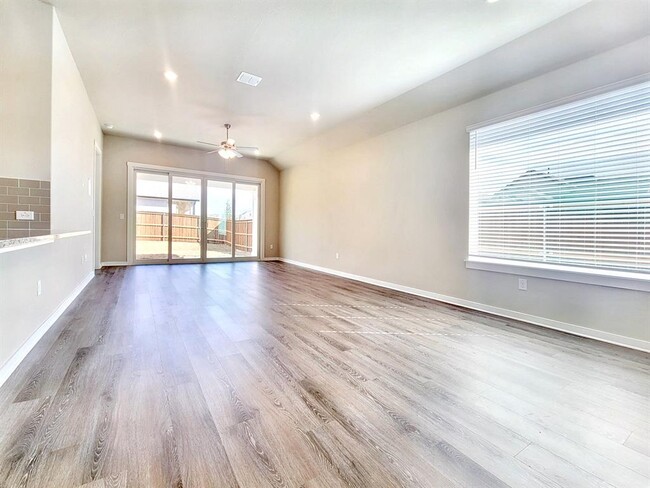 Building Photo - 2000 Wilsons Warbler Dr
