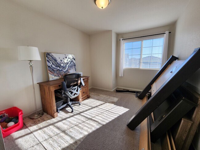 Building Photo - Beautiful, Modern 3 Bed 3 Bath Home in Ban...