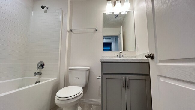 Building Photo - BEAUTIFUL 3BD/2BA Home in Palm Bay!!