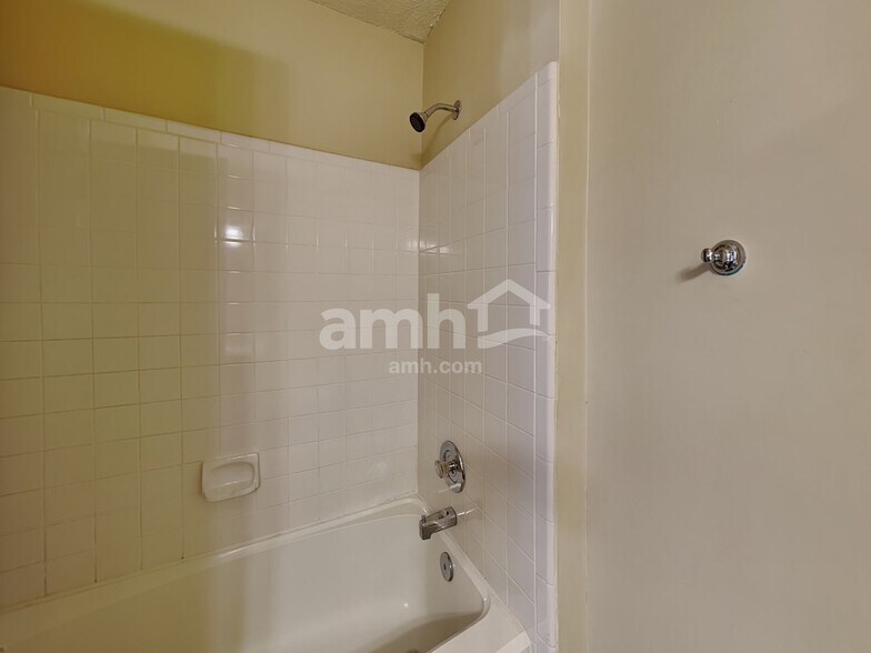 Building Photo - 6323 Stonewick Dr