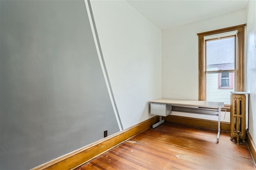 Building Photo - 1814 13th Ave S