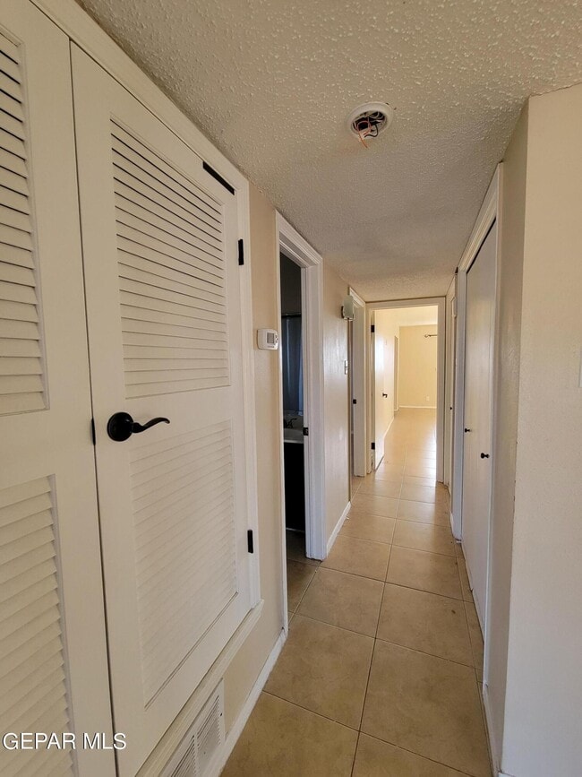 Building Photo - 305 Garden Grove Ln