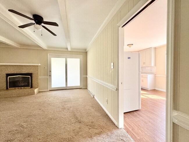 Building Photo - Spacious 3 Bedroom Home Convenient to New Garden