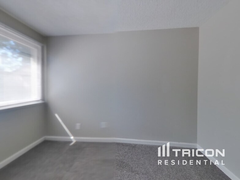 Building Photo - 827 Glen Martin Dr