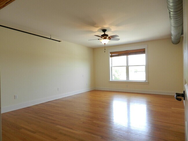 Building Photo - 505 Fay St